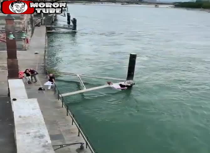 Video :Switzerland - Toby Sega, a freerunner, makes an amazing leap into the lake
